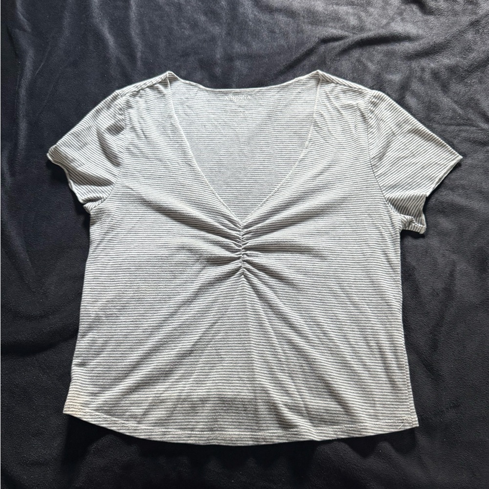 Arizona Jean Company Black and White Ruched V-Neck Tee